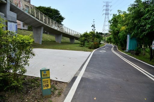 【台北市土林區】雙溪生活水岸自行車道左右岸-阿勃勒大爆開