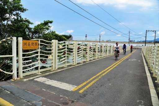 【台北市土林區】雙溪生活水岸自行車道左右岸-阿勃勒大爆開