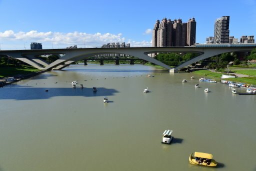 【新北市】板橋蝴蝶公園浪漫地景花海,新店陽光運動公園,碧潭風