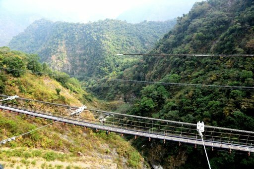 【南投縣信義鄉】全台最美最長吊橋-南投雙龍瀑布七彩吊橋(南投