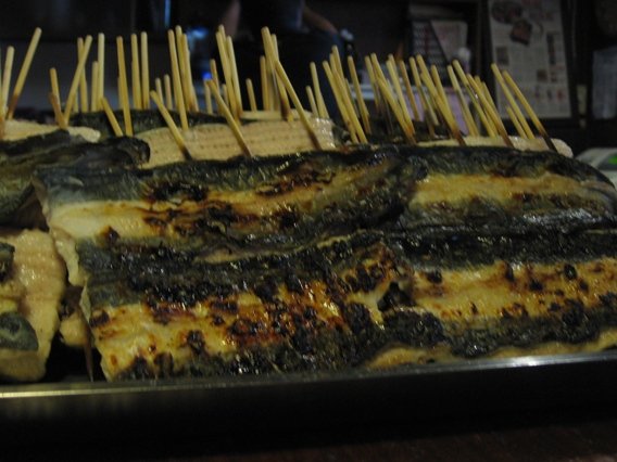20080820大東屋尚未烤好的鰻魚.JPG