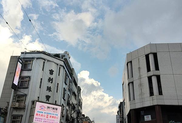sky：好亮的雲
