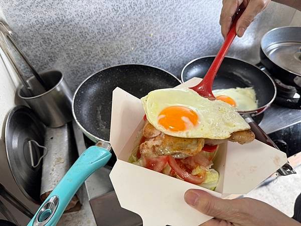 [美食] 新埔捷運4號出口_貳老碳烤吐司_早午餐、下午茶新選