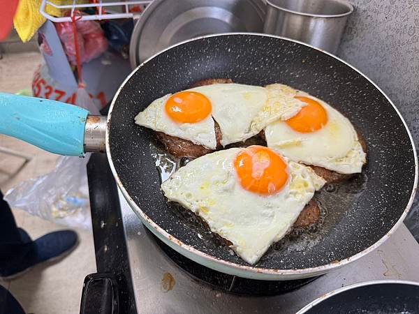 [美食] 新埔捷運4號出口_貳老碳烤吐司_早午餐、下午茶新選