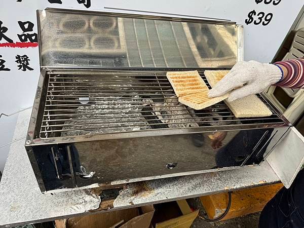 [美食] 新埔捷運4號出口_貳老碳烤吐司_早午餐、下午茶新選
