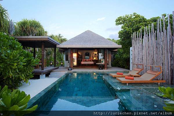 anantara-kihavah-villas-photo-01