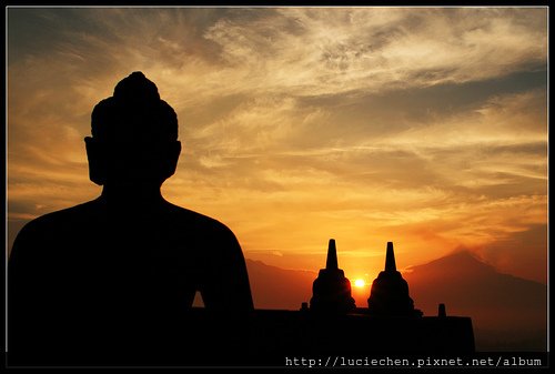 BOROBUDUR-SUNRISE