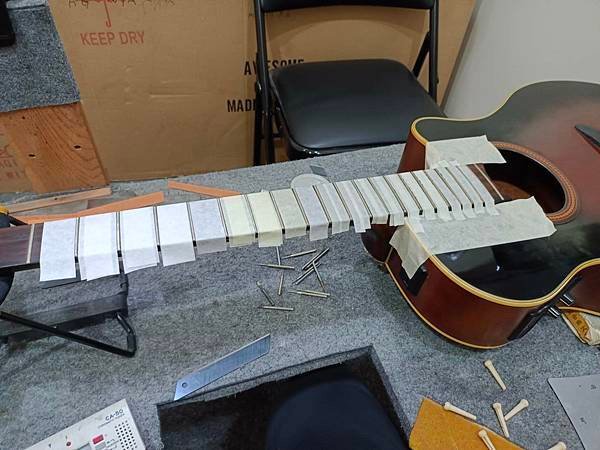 Yamaha APX-4A 下駒脫膠黏合更換上弦枕工序