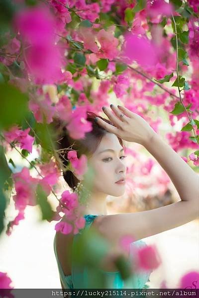 2021.4.26伊伶家梳妝外拍兩件禮服 綠色、紅色台中東大公園_210717_2.jpg