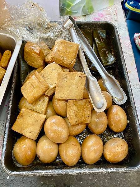 三角窗古早味麵攤魯味小菜黑白切.JPG