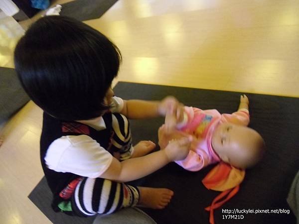 1Y7M21D baby yoga2.JPG