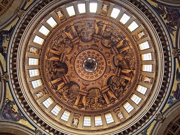 Dome_from_cathedral_floor