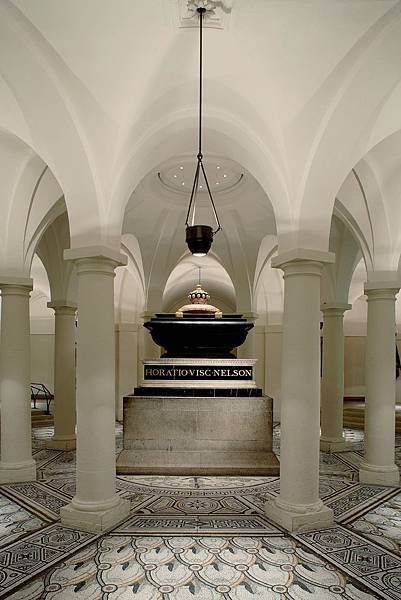 Nelson_Chamber_in_the_crypt_of_St_Paul&apos;s_Cathedral