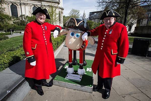 Chelsea-Pensioners-and-Shaun