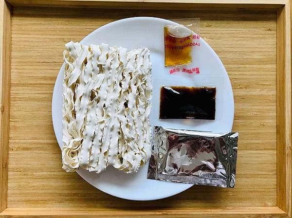 川味麻辣乾拌麵微開箱