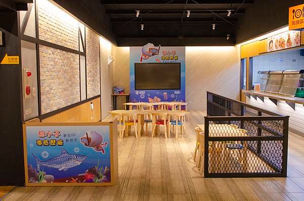 兒童用餐區域，家長不慌亂
