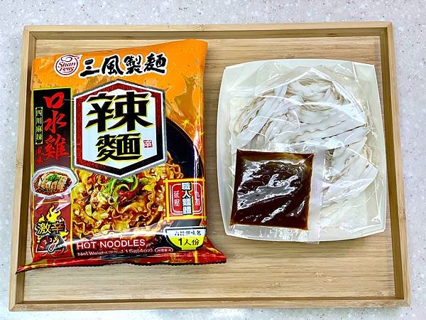 四川口水雞波浪寬拌麵