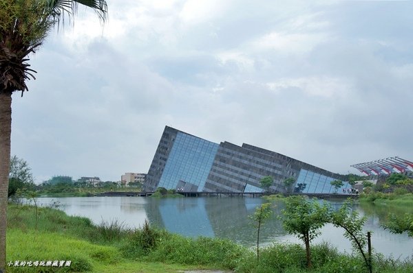 蘭陽博物館：【宜蘭】雨天造訪特殊建築～沉入水中的蘭陽博物館