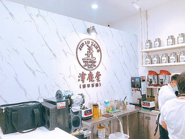 台中西區飲料⎟津鹿堂鮮萃茶舖。人氣招牌麝香津鹿紅茶、黑玉津鹿