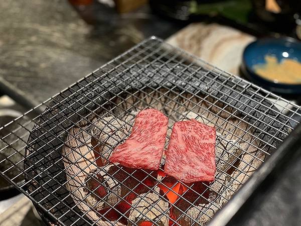 台中西屯美食⎢柏 和牛燒肉。超質感專人一對一服務燒烤，誰跟你