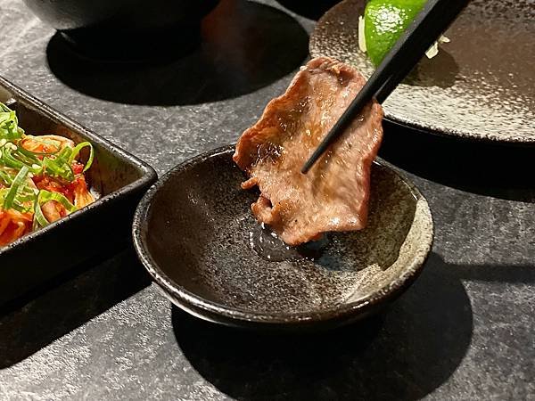 台中西屯美食⎢柏 和牛燒肉。超質感專人一對一服務燒烤，誰跟你