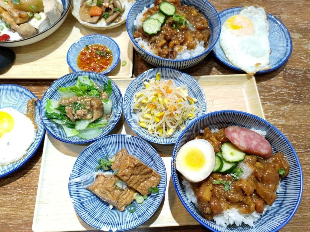 【台中南屯】小初店│台中米其林必比登推薦美食，滷肉飯跟牛肉麵