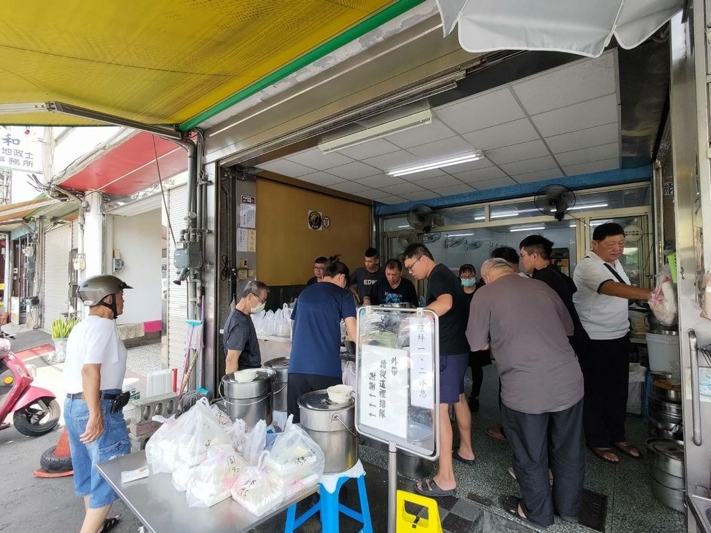 【彰化美食】魚市爌肉飯│只開到中午的人氣爌肉飯，太晚到已經完