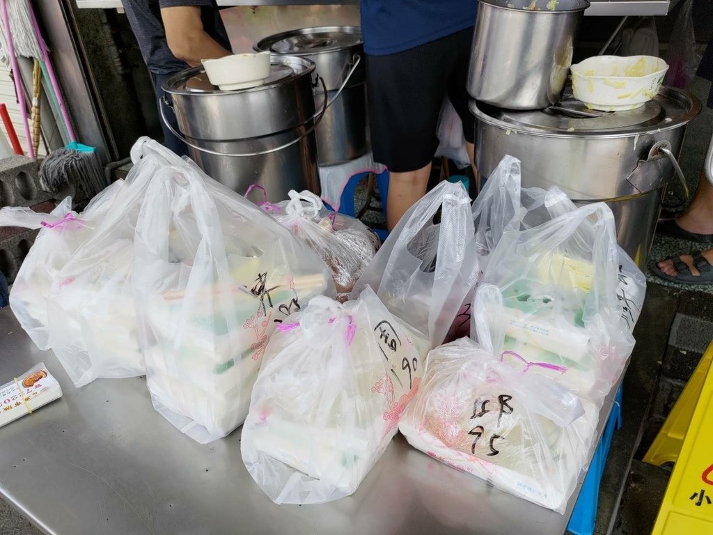 【彰化美食】魚市爌肉飯│只開到中午的人氣爌肉飯，太晚到已經完