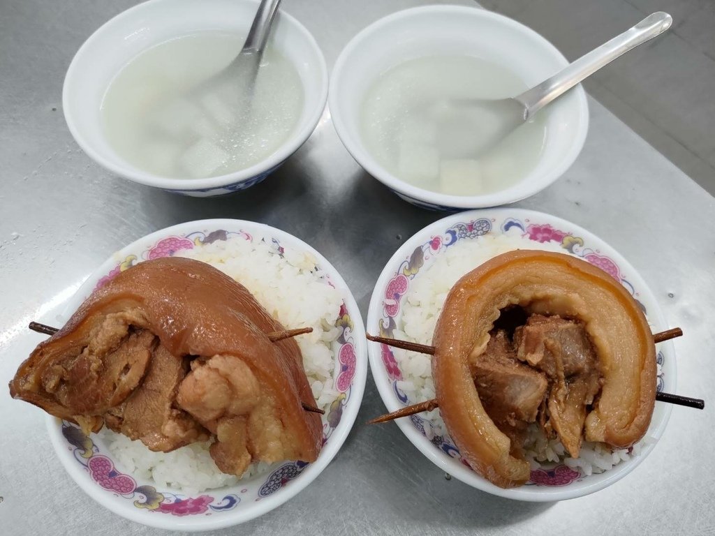 【彰化美食】魚市爌肉飯│只開到中午的人氣爌肉飯，太晚到已經完