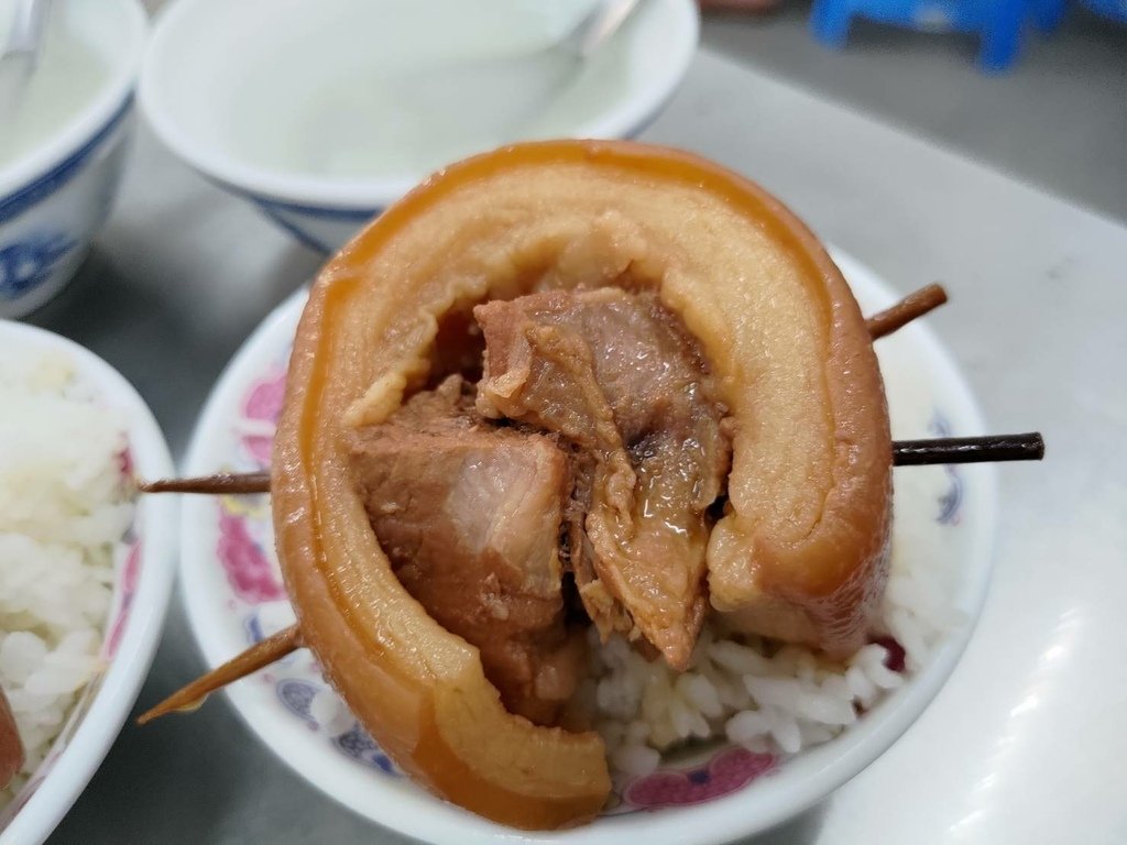 【彰化美食】魚市爌肉飯│只開到中午的人氣爌肉飯，太晚到已經完