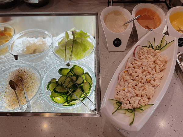 【團購】高雄鈞怡大飯店，無敵愛河河景＋百坪賽車場遊戲室＋下午