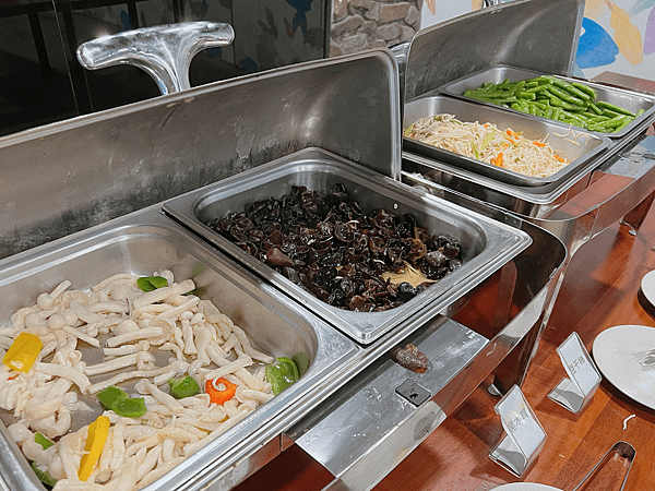 【宜蘭住宿】紫森林三富休閒農場～溪水抓蝦、餵食魚鴨、夜間生態