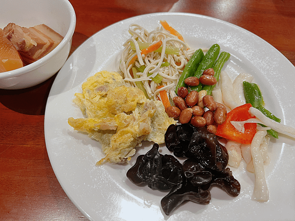 【宜蘭住宿】紫森林三富休閒農場～溪水抓蝦、餵食魚鴨、夜間生態