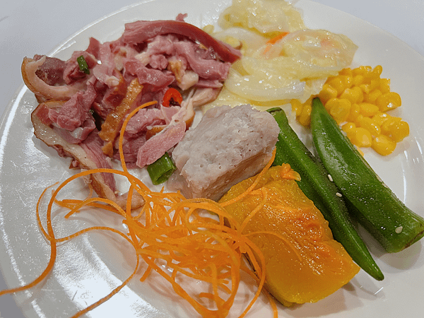 【宜蘭住宿】紫森林三富休閒農場～溪水抓蝦、餵食魚鴨、夜間生態