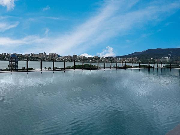 【團購】八里福朋喜來登酒店一泊二食，淡水河河景無邊際泳池、碳