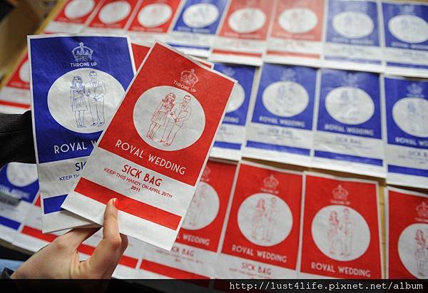 1292462-prince-william-and-kate-commemorative-souvenirs.jpg