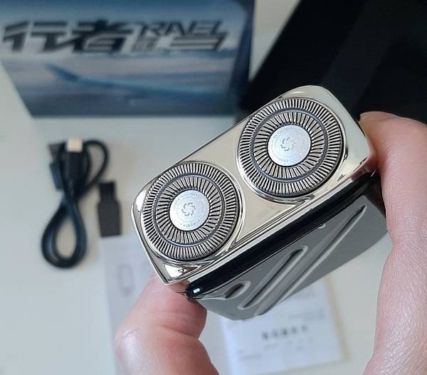 好物推薦～夏日清爽新選擇【創維】行者雙刀頭電動刮鬍刀（整機可