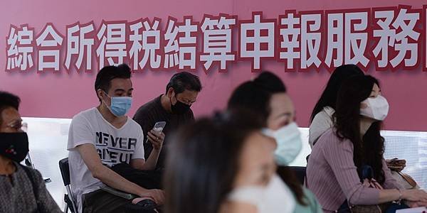 財政部12日拍板，因應疫情升溫且近七成民眾尚未申報，將延長所得稅申報期間至6月30日止。圖／本報資料照片.jpg
