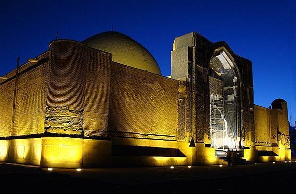 800px-Blue_Mosque_at_night