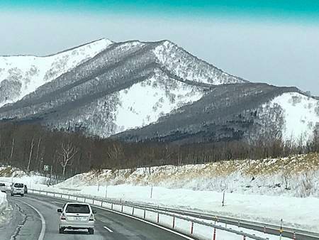 夏天可至富田農場賞薰衣草，秋天賞楓，冬天看雪，北海道旅遊前你