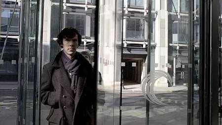 Sherlock.1x02.The.Blind.Banker.720p.mhd.x264.mkv_000419399