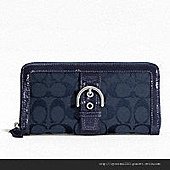 Soho_Signature_Buckle_Zip_Around_f47705_snvnv_a0