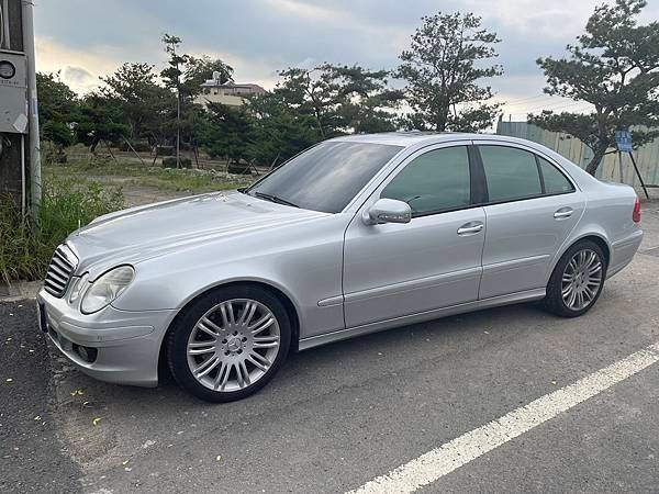 2009年式銀色賓士 W211 E200K 1.8無SBC 