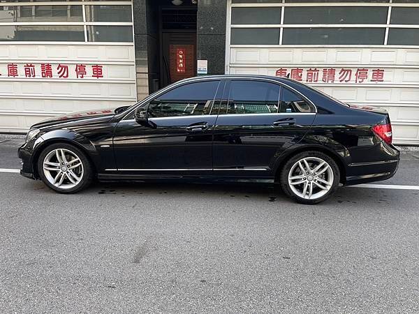 售2012年出廠黑色賓士W204 C250 1.8 AMG 