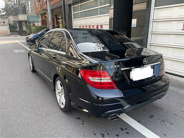 售2012年出廠黑色賓士W204 C250 1.8 AMG 