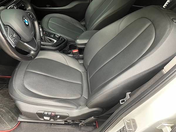 (已售出)2015年式白色總代理BMW F45 218i A