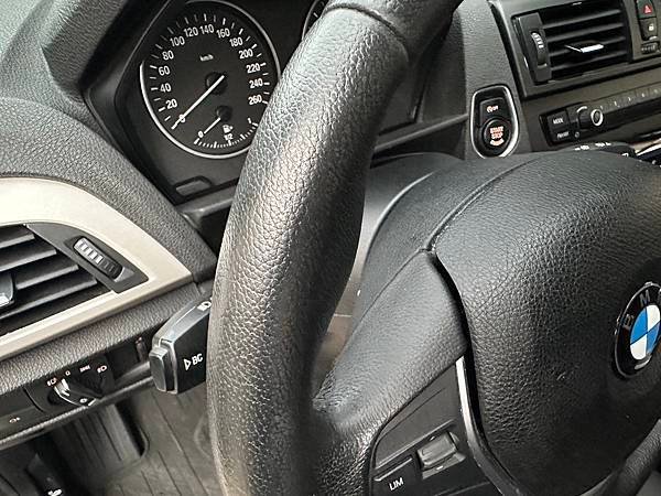 2015年式白色總代理BMW F20 116i 1.6 透明