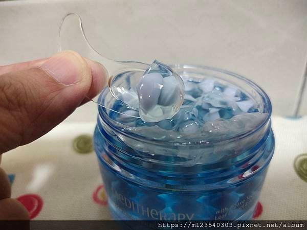 MEDITHERAPY藍水光保濕系列的藍水光保濕果凍凝膠及藍
