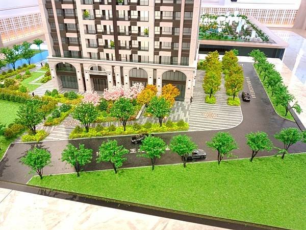 甲山林市政官邸1號_大門前建築本身推縮21米.jpg