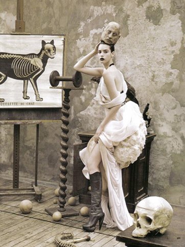 Elle Italia Nov08 by Ruven Afanador.jpg
